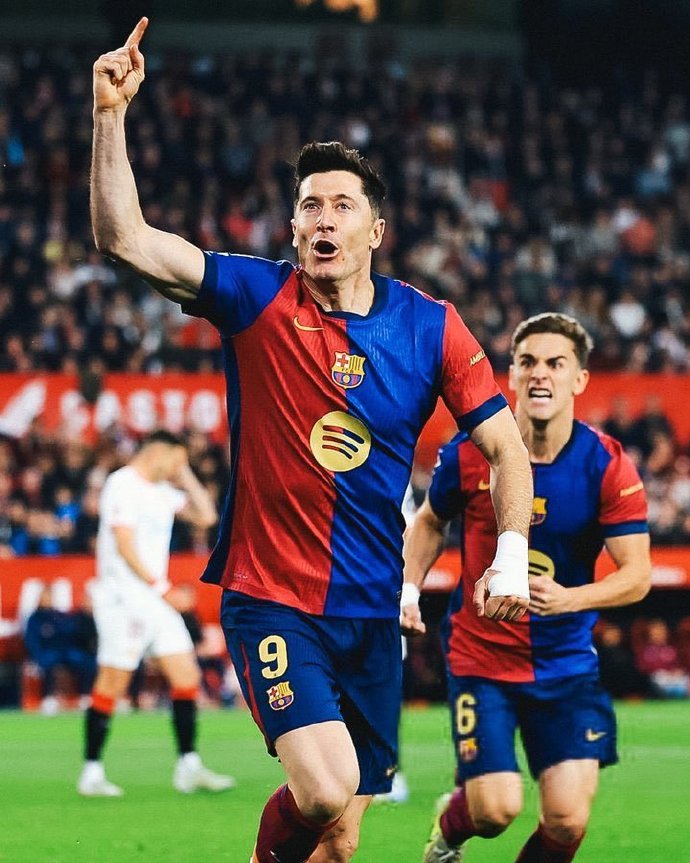 莱万多夫斯基遭遇十连败，西班牙队教练面临压力！